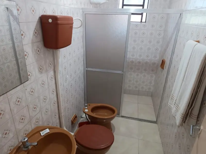 Banheiro da Mini-Suíte, com box de vidro