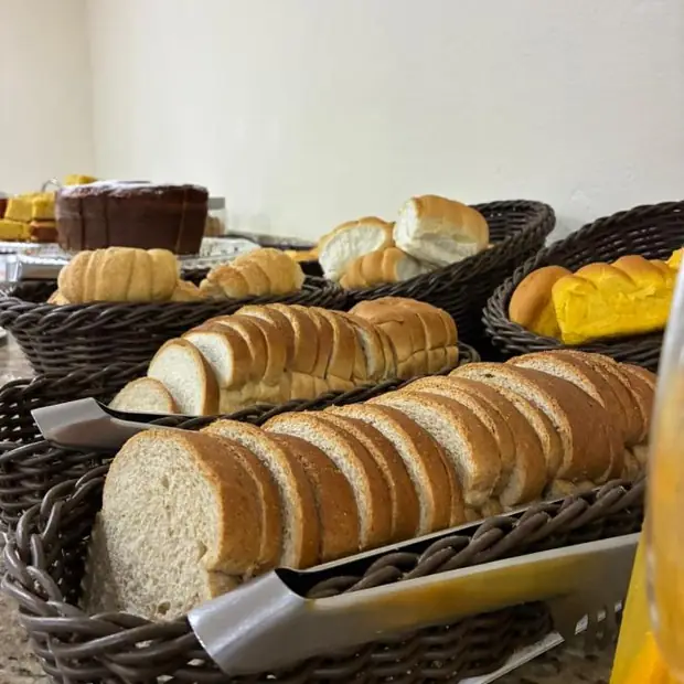 Cestas de pães do café da manhã